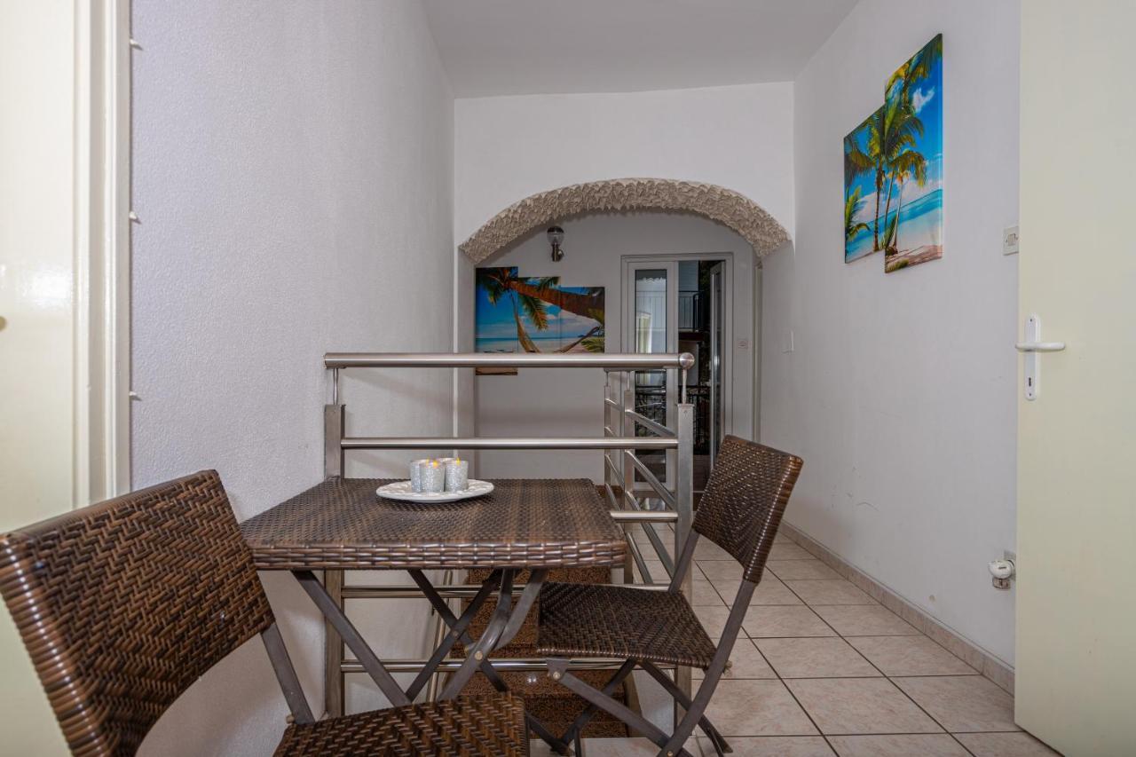 Apartmani Gabrijela ツリクヴェニツァ エクステリア 写真